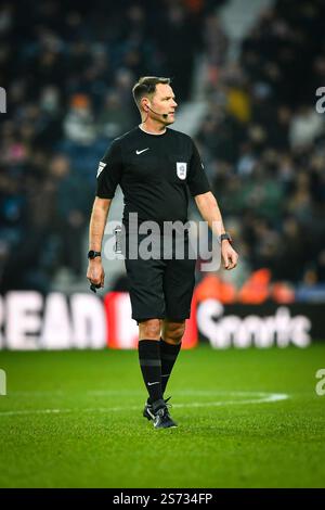 18 gennaio 2025: The Hawthorns, West Bromwich, West Midlands, Inghilterra; EFL Championship Football, West Bromwich Albion contro Stoke City; arbitro James Linnington Foto Stock