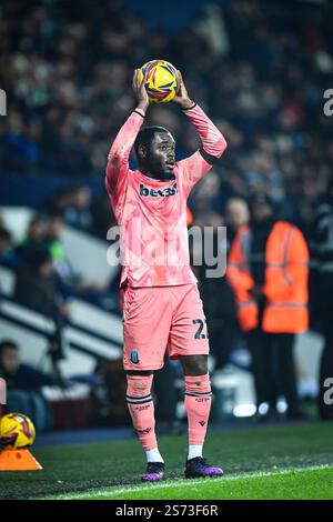 18 gennaio 2025: The Hawthorns, West Bromwich, West Midlands, Inghilterra; EFL Championship Football, West Bromwich Albion contro Stoke City; Junior Tchamadeu di Stoke in procinto di entrare Foto Stock