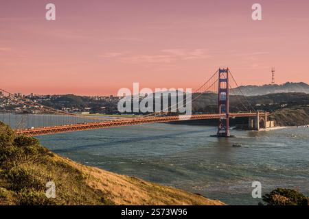 Golden Gate Bridge a San Francisco California durante il tramonto Foto Stock