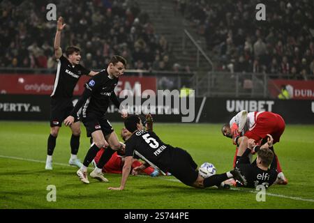 UTRECHT - (l-r) Wouter Goes of AZ Alkmaar, Peer Koopmeiners of AZ Alkmaar, Alexandre Penetra of AZ Alkmaar, David Moller Wolfe of AZ Alkmaar, Sebastien Haller del FC Utrecht durante la partita olandese Eredivisie tra FC Utrecht e e AZ Alkmaar allo stadio Galgenwaard il 18 gennaio 2025 a Utrecht, Paesi Bassi. ROTTURA DELL'OLAF ANP Foto Stock