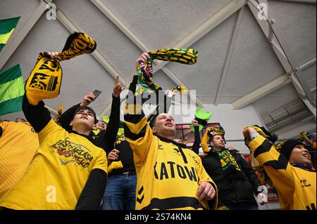 Vindico Arena, Cardiff, Regno Unito. 18 gennaio 2025. IIHF Continental Cup Ice Hockey, Bruleurs de Loups contro GKS Katowice; GKS Katowice Fans Credit: Action Plus Sports/Alamy Live News Foto Stock