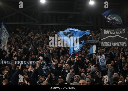 Bergamo, Italia. 18 gennaio 2025. Tifosi dell'SSC Napoli durante la partita di serie A italiana tra Atalanta BC e SSC Napoli il 18 gennaio 2025 allo stadio Gewiss di Bergamo, Italia crediti: Tiziano Ballabio/Alamy Live News Foto Stock