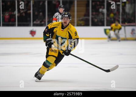 Vindico Arena, Cardiff, Regno Unito. 18 gennaio 2025. IIHF Continental Cup Ice Hockey, Bruleurs de Loups contro GKS Katowice; Christian Mroczkowski di GKS Katowice Credit: Action Plus Sports/Alamy Live News Foto Stock