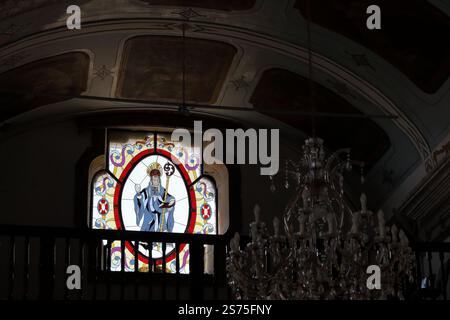 Seixas, Portogallo - 12 aprile 2024: Igreja Matriz de São Bento, o Chiesa di San Benedetto, è un punto di riferimento religioso chiave a Seixas, Portogallo Foto Stock