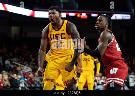 Los Angeles, Stati Uniti. 18 gennaio 2025. L'attaccante degli USC Trojans Rashaun Agee (12) reagisce durante una partita di basket maschile della NCAA contro i Wisconsin Badgers, sabato 18 gennaio 2025, al Galen Center di Los Angeles, CA. I Badgers sconfissero i Trojans 84-69. (Jon Endow/immagine dello sport) credito: Immagine dello sport /Alamy Live News Foto Stock