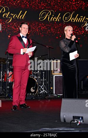 Rick Schütze e Anja Petzold beim Presseball Berlin 2025 im Titanic Chaussee Hotel. Berlino, 18.01.2025 *** Rick Schütze e Anja Petzold al Berlin 2025 Press Ball al Titanic Chaussee Hotel Berlin, 18 01 2025 foto:Xn.xKubelkax/xFuturexImagex presseball 5177 Foto Stock