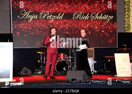 Rick Schütze e Anja Petzold beim Presseball Berlin 2025 im Titanic Chaussee Hotel. Berlino, 18.01.2025 *** Rick Schütze e Anja Petzold al Berlin 2025 Press Ball al Titanic Chaussee Hotel Berlin, 18 01 2025 foto:Xn.xKubelkax/xFuturexImagex presseball 5175 Foto Stock