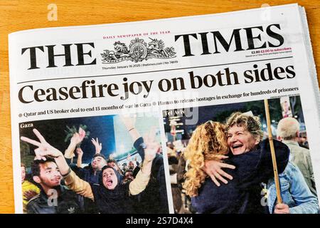 16 gennaio 2025. Il titolo del Times recita la gioia del cessate il fuoco da entrambe le parti, a seguito dell'annuncio del cessate il fuoco tra Israele e Hamas. Foto Stock