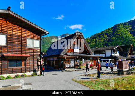 KYOTO, GIAPPONE - ottobre 27,2024: Villaggio giapponese tradizionale e storico (Shirakawa-go), patrimonio mondiale dell'UNESCO nella prefettura di Gifu, Jap Foto Stock