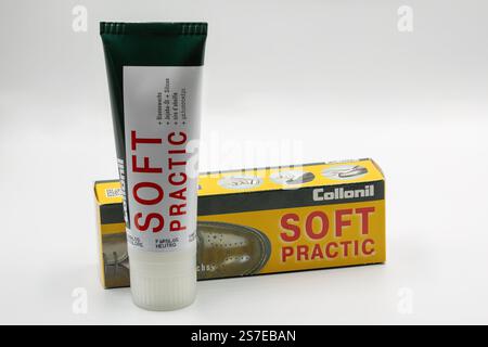 Kiev, Ucraina - 16 agosto 2024: Studio Shoot of Collonil Soft Practic Shoot Care cream closeup on White. Foto Stock