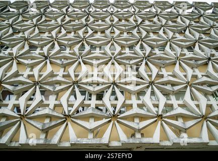 Frammento della facciata decorativa dell'edificio del Sochi College of Arts Foto Stock