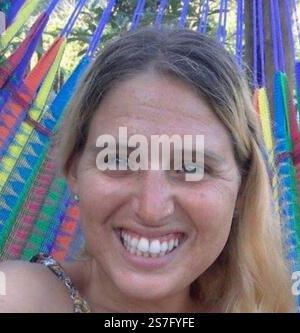 Tel Aviv, Israele. 19 gennaio 2025. Doron Steinbrecher, 31 anni, è stato rilasciato da Hamas domenica 19 gennaio 2025, insieme ad altre due ostaggi femminili come parte di un accordo di cessate il fuoco tra Israele e il gruppo terroristico. Le donne trascorsero 471 giorni in prigionia dopo essere state rapite il 7 ottobre 2023. Crediti: UPI/Alamy Live News Foto Stock