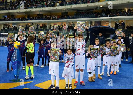Verona, Italia. 19 gennaio 2025. Paniniday in azione durante la partita di calcio di serie A tra Hellas Verona e Lazio allo Stadio Marcantonio Bentegodi, Nord Est Italia - domenica 19 gennaio 2025. Sport - calcio (foto di Paola Garbuio /Lapresse) credito: LaPresse/Alamy Live News Foto Stock