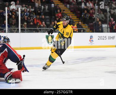 Vindico Arena, Cardiff, Regno Unito. 18 gennaio 2025. IIHF Continental Cup Ice Hockey, Bruleurs de Loups contro GKS Katowice; Grzegorz di GKS Katowice Credit: Action Plus Sports/Alamy Live News Foto Stock