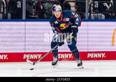 Les Lancaster (EHC Red Bull Muenchen, #74). GER, EHC Red Bull Muenchen vs. Duesseldorfer EG, Eishockey, DEL, 38. Spieltag, Saison 2024/2025, 19.01.2025. Foto: Eibner-Pressefoto/Franz Feiner Foto Stock