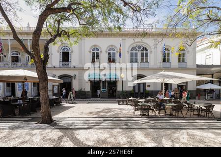 Terrazze di fronte allo storico ristorante The Ritz, nel centro di Funchal, Madeira. Foto Stock