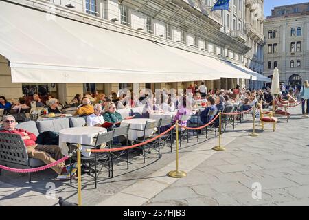 Caffè degli specchi, Piazza dellUnitÃ dItalia, Trieste, regione Friaul-Julisch Venetien, Italien **** caffè degli specchi, Piazza dellUnitÃ dItalia, Trieste, regione Friuli Venezia Giulia, Italia Foto Stock
