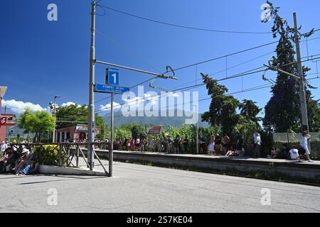 Dalla stazione ferroviaria di Pompei alle rovine di Pompei, patrimonio dell'umanità dell'UNESCO Foto Stock