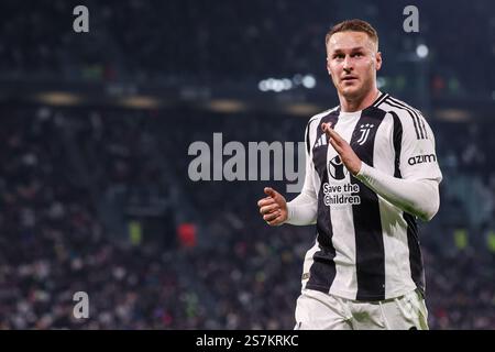 Teun Koopmeiners della Juventus FC guarda durante la partita di calcio di serie A 2024/25 tra Juventus FC e AC Milan allo stadio Allianz. Punteggio finale; Juventus 2:0 Milan Foto Stock