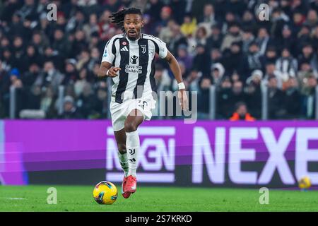 Khephren Thuram della Juventus FC visto in azione durante la partita di calcio di serie A 2024/25 tra Juventus FC e AC Milan allo stadio Allianz. Punteggio finale; Juventus 2:0 Milan Foto Stock