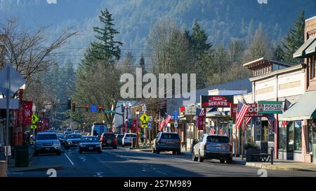 Issaquah, Washington, USA - 19 gennaio 2025; Downtown Issaquah Front Street nella East King County Washington Foto Stock