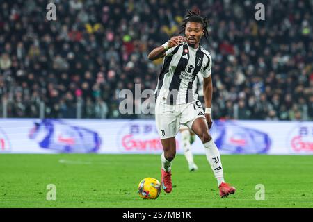 Torino, Italia. 18 gennaio 2025. Khephren Thuram della Juventus FC visto in azione durante la partita di calcio di serie A 2024/25 tra Juventus FC e AC Milan allo stadio Allianz. Punteggio finale; Juventus 2:0 Milano (foto di Fabrizio Carabelli/SOPA Images/Sipa USA) credito: SIPA USA/Alamy Live News Foto Stock