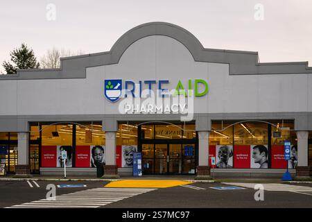 Redmond, Washington, USA - 18 gennaio 2025; ingresso al negozio della farmacia Rite Aid in mattinata Foto Stock