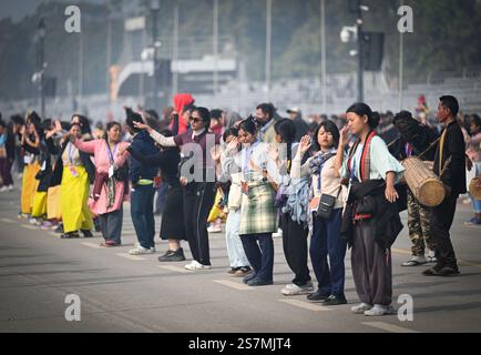 Nuova Delhi, India. 19 gennaio 2025. NUOVA DELHI, INDIA - 19 GENNAIO: Gli studenti si sono allenati per la prossima parata della Festa della Repubblica a Kartavyapath il 19 gennaio 2025 a nuova Delhi, India. (Foto di Sanchit Khanna/Hindustan Times/Sipa USA ) credito: SIPA USA/Alamy Live News Foto Stock