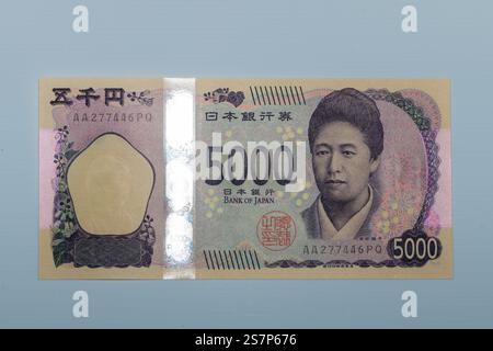 Taipei, Taiwan - 20 gennaio 2025 banconota giapponese da 5000 yen su un lato Foto Stock