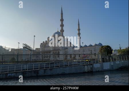 Siti intorno a Galata e Sirkeci nella storica Istanbul, Turchia Foto Stock