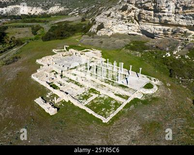Basilica paleocristiana sul fronte spiaggia. Costruito alla base delle scogliere sud-occidentali, sotto l'acropoli, all'inizio del 6th ° secolo Foto Stock