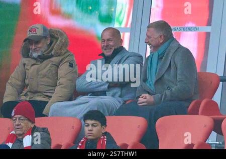 Boris Becker (R), ex stella del tennis, attore Heino Ferch (M) nella partita FC BAYERN MUENCHEN - VFL WOLFSBURG 3-2 il 18 gennaio 2025 a Monaco, Germania. Stagione 2024/2025, 1.Bundesliga, FCB, München, giorno 18, 18.Spieltag fotografo: Peter Schatz - LE NORMATIVE DFL VIETANO QUALSIASI USO DI FOTOGRAFIE come SEQUENZE DI IMMAGINI e/o QUASI-VIDEO - Foto Stock