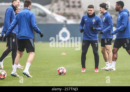 Brugge, Belgio. 20 gennaio 2025. Christos Tzolis del Club nella foto durante una sessione di allenamento del Club belga Brugge KV, lunedì 20 gennaio 2025 a Brugge. Domani giocheranno contro il club italiano Juventus, nella settima giornata (su 8) della fase di UEFA Champions League. BELGA PHOTO BRUNO FAHY credito: Belga News Agency/Alamy Live News Foto Stock