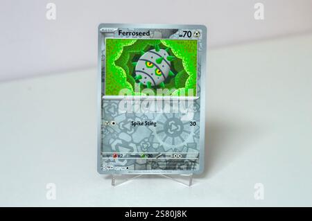 Carta Pokemon. Primo piano e isolato con uno sfondo bianco Foto stock -  Alamy