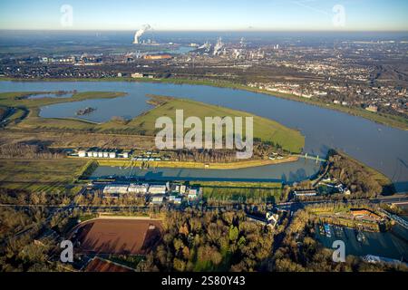 Veduta aerea, ponte Rheinpreußenhafen 1931/32 e fiume Reno, sullo sfondo la centrale STEAG Walsum e thssenkrupp Steel, Alt-Homberg, Foto Stock