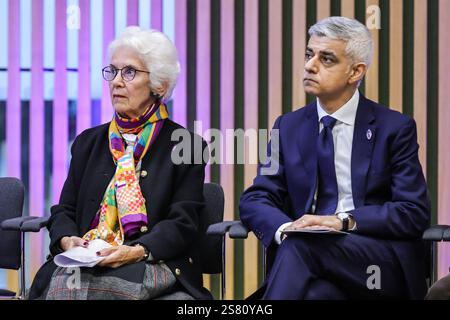 Londra, Regno Unito. 20 gennaio 2025. Sadiq Khan, sindaco di Londra ed Eva Clarke, sopravvissuta all'Olocausto (a sinistra). L'annuale servizio del City Hall Holocaust Memorial Day è un evento congiunto con il sindaco di Londra, l'Assemblea di Londra, l'Holocaust Educational Trust e l'Holocaust Memorial Day Trust. La cerimonia commemora le vittime dell'Olocausto e offre un momento di riflessione per coloro che sono stati colpiti da genocidi più recenti. Testimonianze sono state ascoltate anche dalla sopravvissuta all'Olocausto Eva Clarke BEM, e Smajo Beso OBE, una sopravvissuta al genocidio bosniaco. Crediti: Imageplotter/Alamy Live News Foto Stock