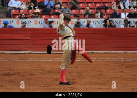 19 gennaio 2025, città del Messico, Ciudad de Mexico, Messico: Il matador spagnolo Borja JimÃ©nez riconosce il pubblico nella prima corrida della Fiera dell'anniversario del 2025 a Plaza de Toros in Messico. Il 19 gennaio 2025 a città del Messico, Messico. (Credit Image: © Ian Robles/eyepix via ZUMA Press Wire) SOLO PER USO EDITORIALE! Non per USO commerciale! Foto Stock