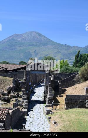 Vista del Vesuvio dall'antica città romana di Pompei Foto Stock