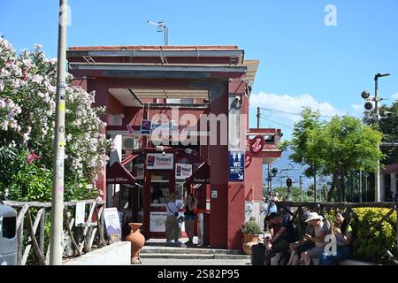 Dalla stazione ferroviaria di Pompei alle rovine di Pompei, patrimonio dell'umanità dell'UNESCO Foto Stock