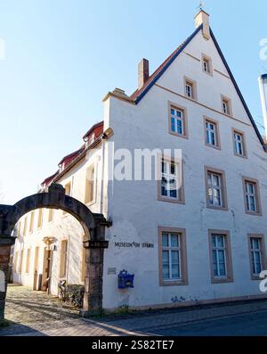 Monumento architettonico a Warburg, Museo a Stern, probabilmente costruito nel 1340 come residenza nobiliare, oggi museo e archivio cittadino Foto Stock