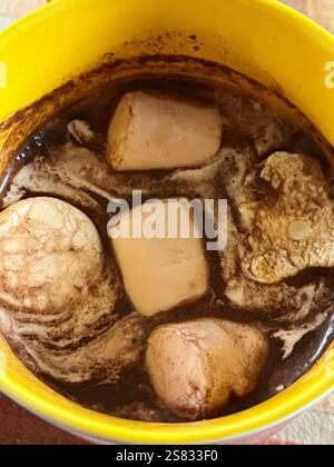 I marshmallow si fondono in cioccolata calda Foto Stock