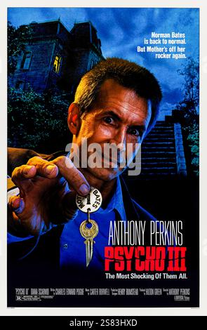 Psycho III (1986) diretto da Anthony Perkins e interpretato da Anthony Perkins, Diana Scarwid e Jeff Fahey. Norman Bates ritorna in questo sequel horror psicologico dove gestisce il famigerato Bates Motel mentre si occupa della presenza infestante di sua madre. Fotografia di un poster originale del 1986 USA a un foglio SOLO PER USO EDITORIALE. Crediti: BFA / Universal Pictures Foto Stock