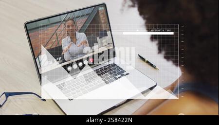 Immagine dell'elaborazione dei dati su diversi colleghi che hanno chiamato l'immagine in ufficio Foto Stock