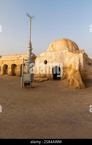 Set di Guerre stellari abbandonato Mos Espa, Tunisia Foto Stock