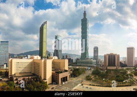 Vista aerea della città di Taipei con la torre Taipei 101 a Taiwan Foto Stock