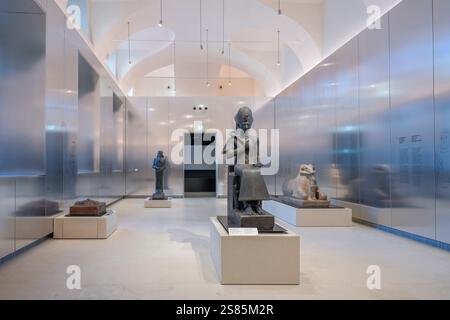 Statua di Ramses II, nuovo Regno, XIX dinastia, dal Tempio di Amon, Karnak, Museo Egizio, Torino, Piemonte, Italia Foto Stock