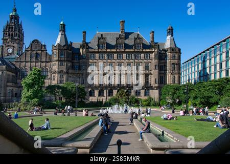 Vista del municipio di Sheffield dai Peace Gardens, Pinstone Street, cuore del quartiere cittadino, Sheffield, Yorkshire, Inghilterra Foto Stock