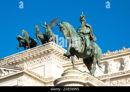 Statua equestre di Vittorio Emanuele II, Monumento Nazionale a Vittorio Emanuele II (Vittoriano) (altare della Patria), Piazza Venezia , Roma, Lazio Foto Stock