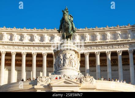 Statua equestre di Vittorio Emanuele II, Monumento Nazionale a Vittorio Emanuele II (Vittoriano) (altare della Patria), Piazza Venezia , Roma, Lazio Foto Stock