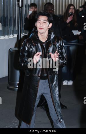 Milano, Italia. 19 gennaio 2025. Moda maschile, Autunno/Inverno 2025 - Festa Prada - arrivi ospiti - foto: Kim Soo-hyun (cantante sudcoreano) credito: Agenzia fotografica indipendente/Alamy Live News Foto Stock